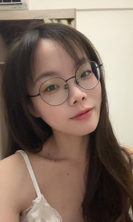 眼镜妹兼职诗诗