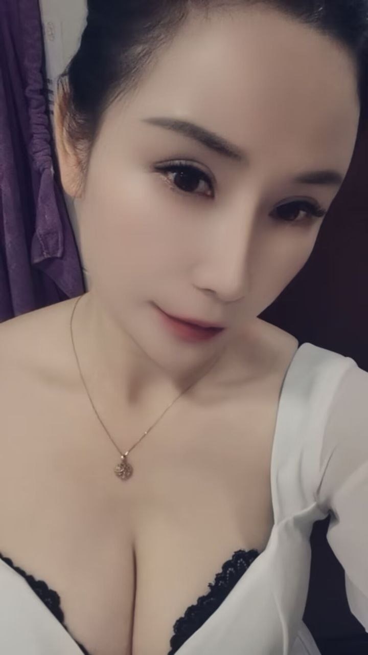 深圳宝安大奶妹