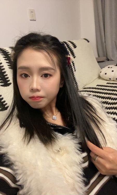 肤白清纯邻家颜值妹子