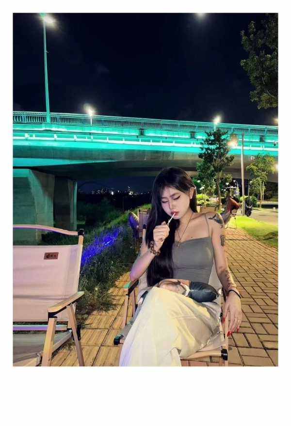 南海肤白高颜值大长腿-超超