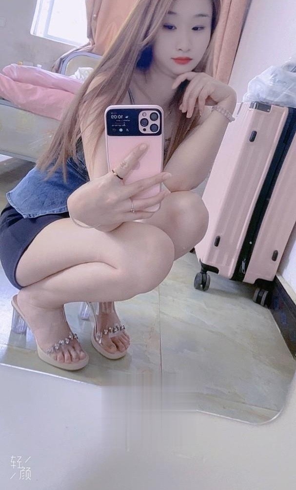 腼腆乖巧懂事妹妹