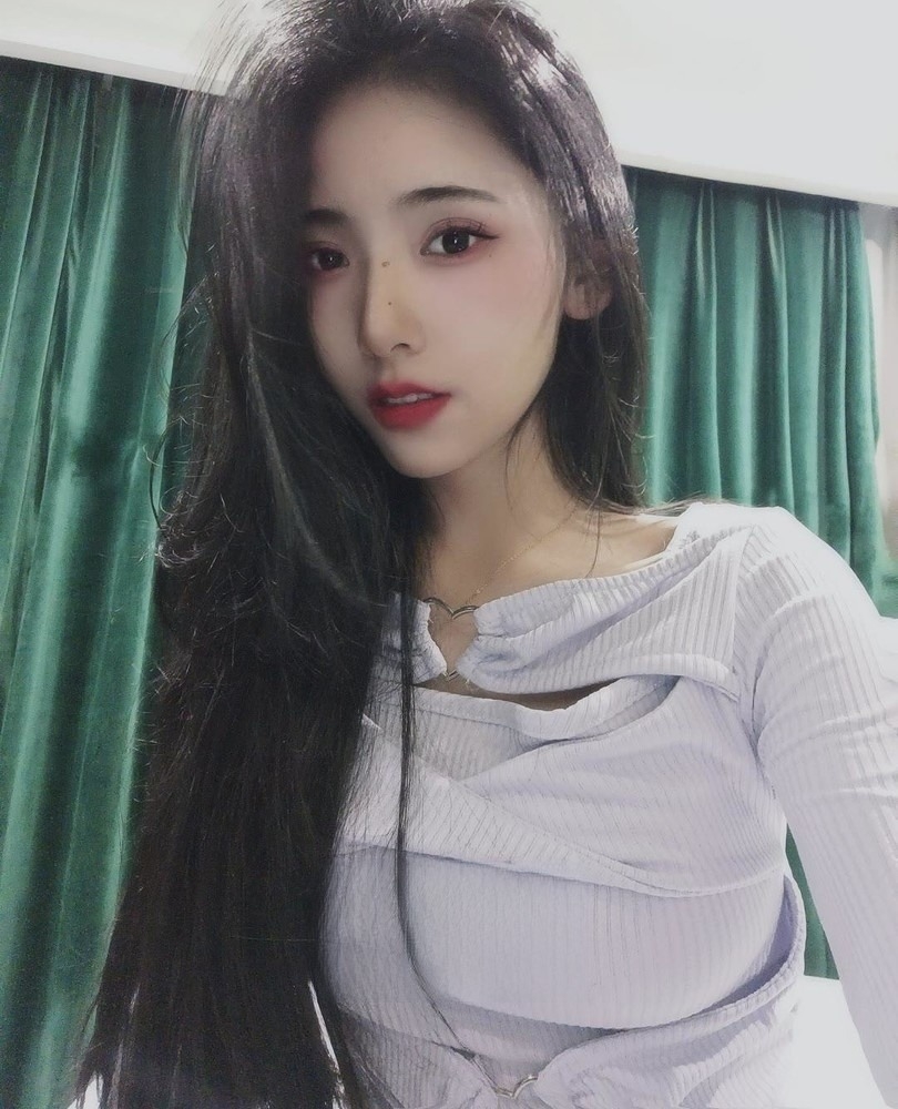 大长腿高挑气质美女
